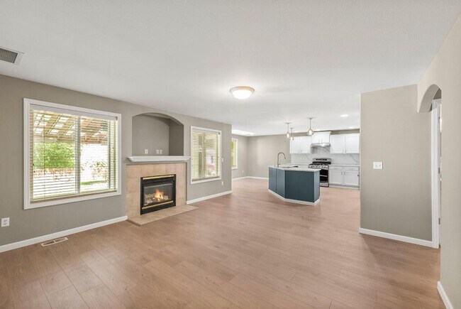 Building Photo - Spacious Sunrise Home for Rent in Puyallup...