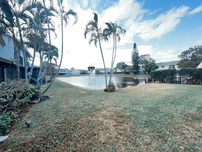 Building Photo - 2304 Seaside Dr