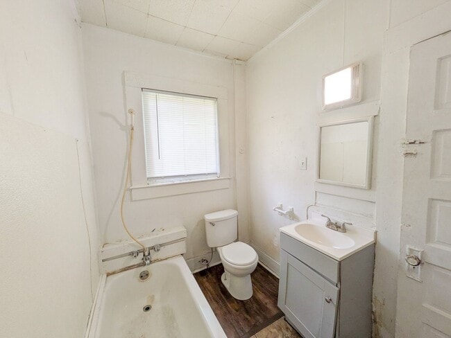 Building Photo - 1491 Brockman St