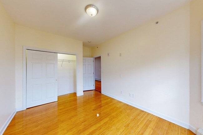 Building Photo - 7 Estella St