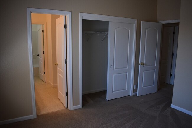 Building Photo - 1220 CAVALAIRE Ct