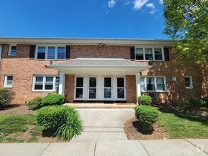 Building Photo - 96 East Ave