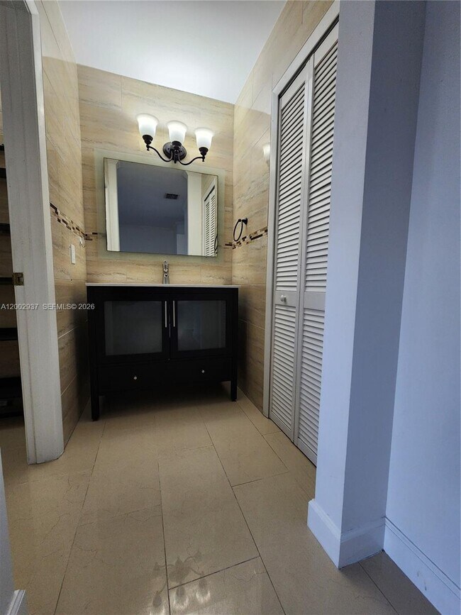 Building Photo - 6485 SW 129th Ave