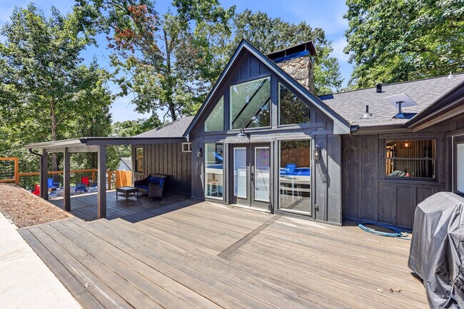 Building Photo - 4225 Twin Rivers Dr