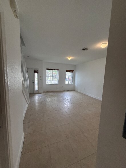 Primary Photo - 2816 SW 83rd Ave