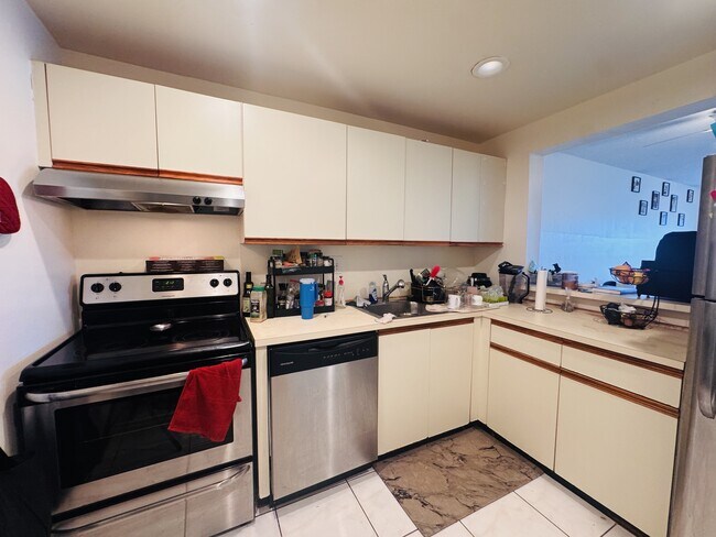 Building Photo - 8025 S Colony Cir