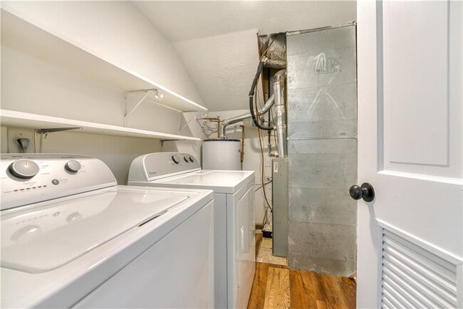 Building Photo - 61 Powers Ferry Rd