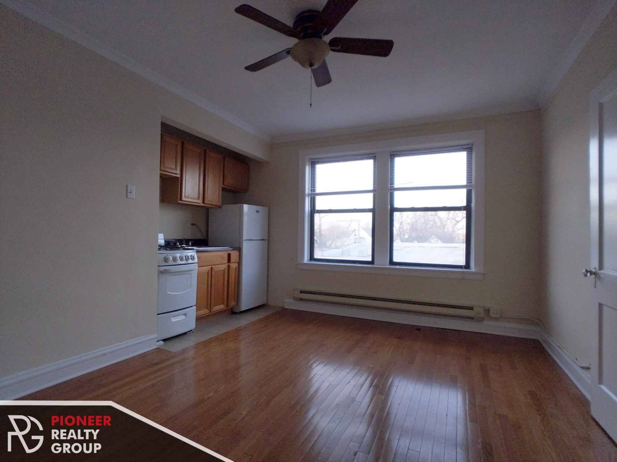 Building Photo - 4542 N Damen Ave