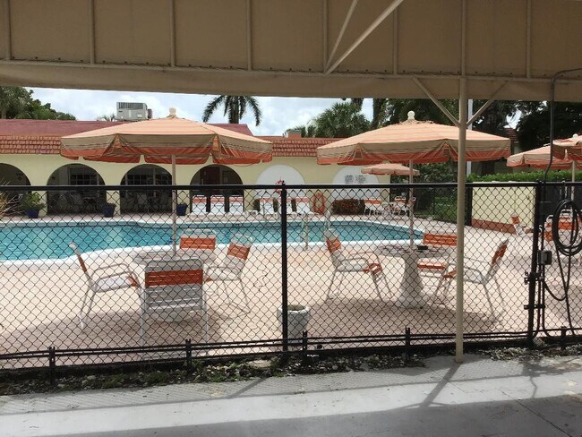 Building Photo - 5641 SW 2nd Ct