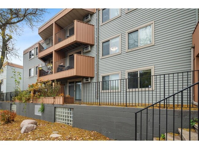 Building Photo - 3540 Hennepin Ave