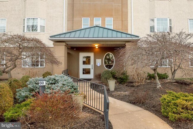 Building Photo - 335 Paoli Pointe Dr