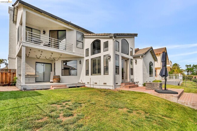 Building Photo - 5640 Edgeview Dr