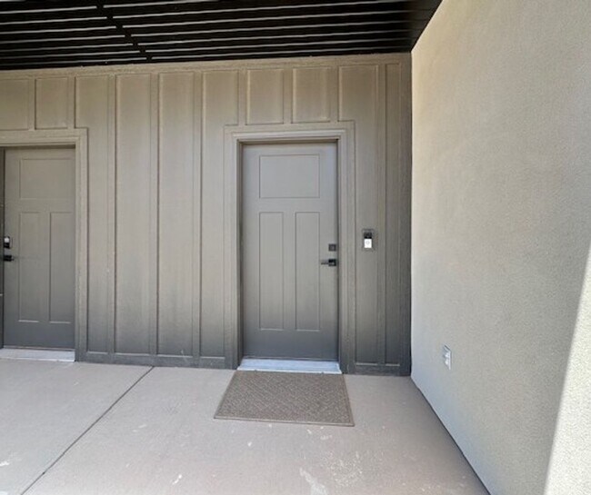 Building Photo - Move in Discount! 3 bedroom - 2.5 bathroom...