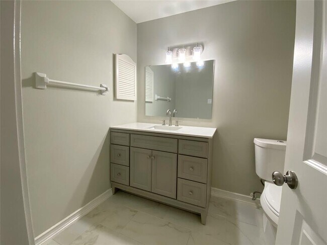 Building Photo - 515 Tallowood Rd