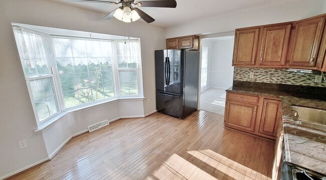 Building Photo - 3 Bed / 3 Bath Single Family Home