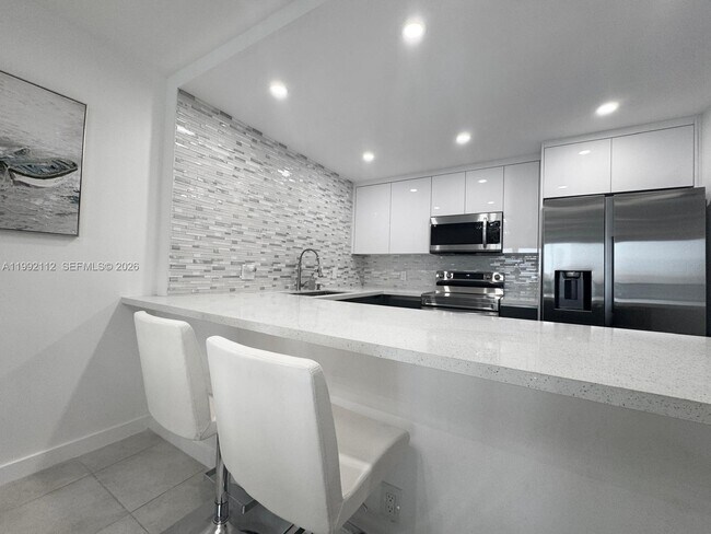 Building Photo - 3800 S Ocean Dr