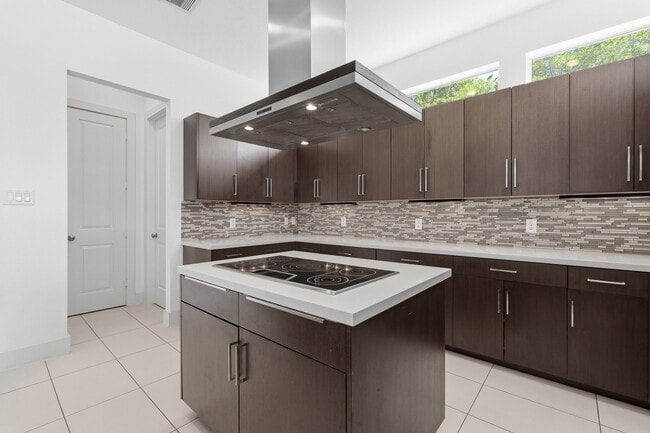 Building Photo - 7239 Laguna Villas