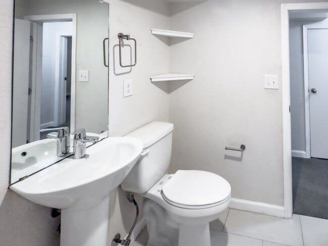 Building Photo - Spacious 5-Bedroom Gem on Locust Street – 2,053 Sq. Ft. of Comfort in Denver's Heart!