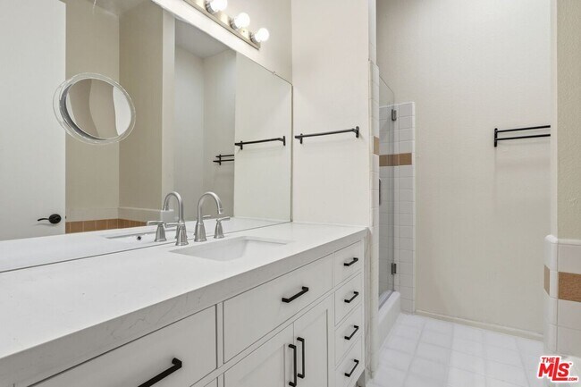 Building Photo - 1271 Stoner Ave