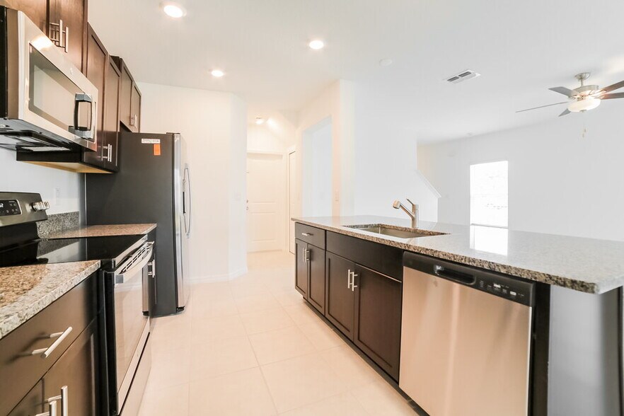 Building Photo - 7302 Spring Snowflake Ave