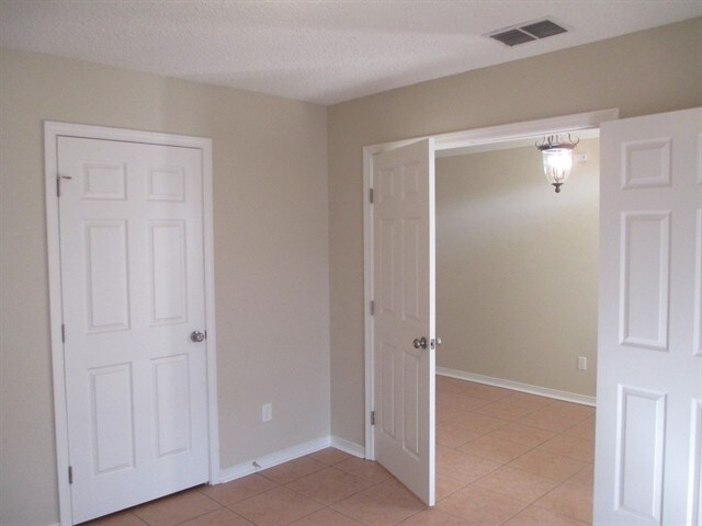 Building Photo - 3156 Peppertree Dr