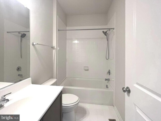 Building Photo - 2013 Thornbrook Wy