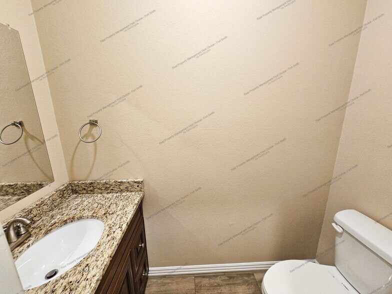 Building Photo - 9907 Landry Dr