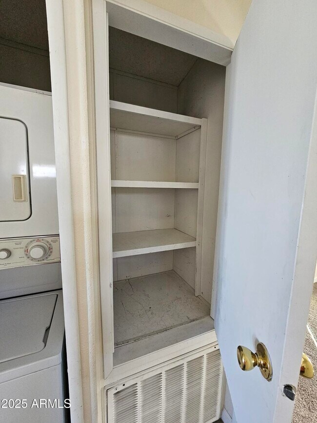 Building Photo - 6162 S Pinehurst Dr