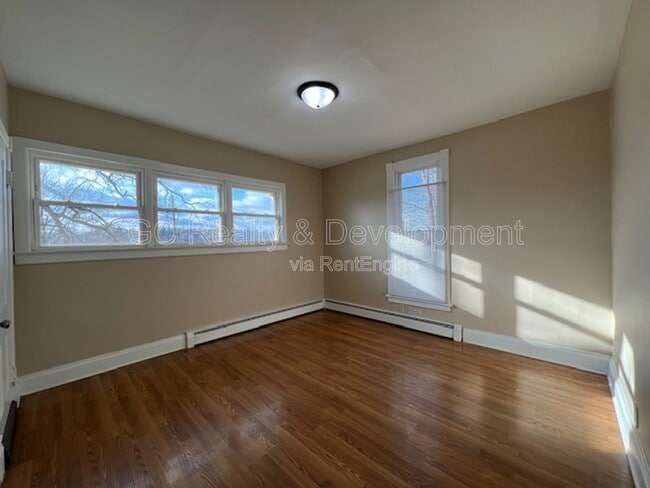 Building Photo - 411 Wellington Ave