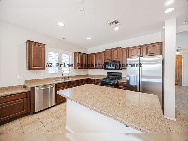 Building Photo - 3681 E Yellowstone Pl
