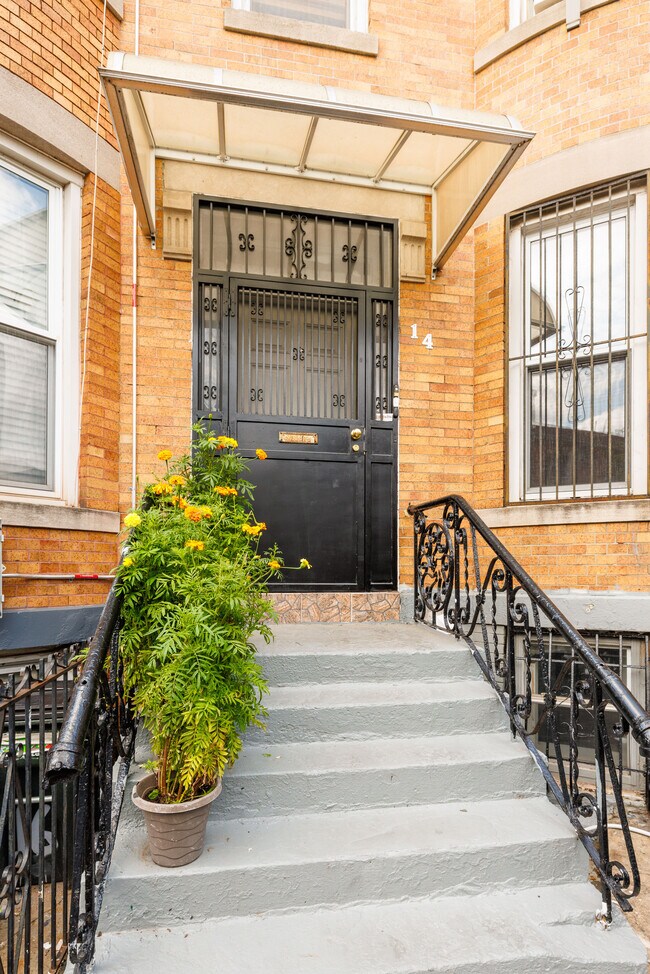 Building Photo - 14 Oakland Pl