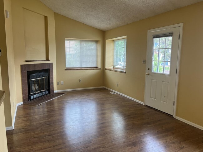 Building Photo - 870 London Green Way