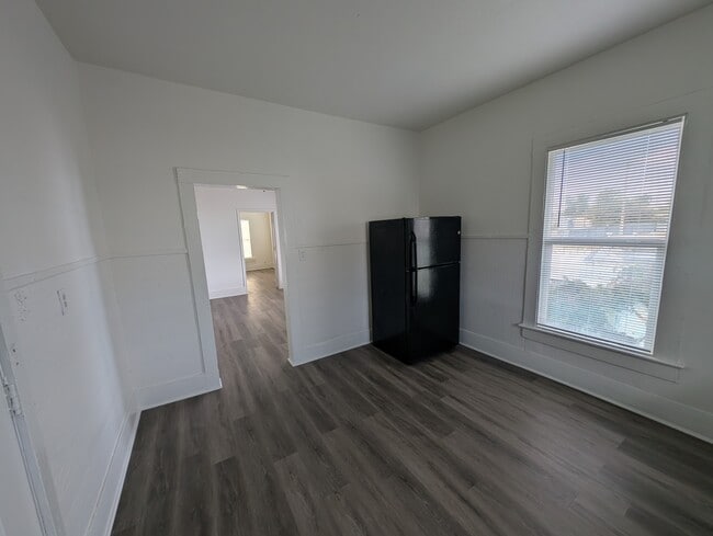 Building Photo - 403 Cowling St