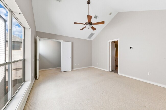 Building Photo - 2614 Chenevert St