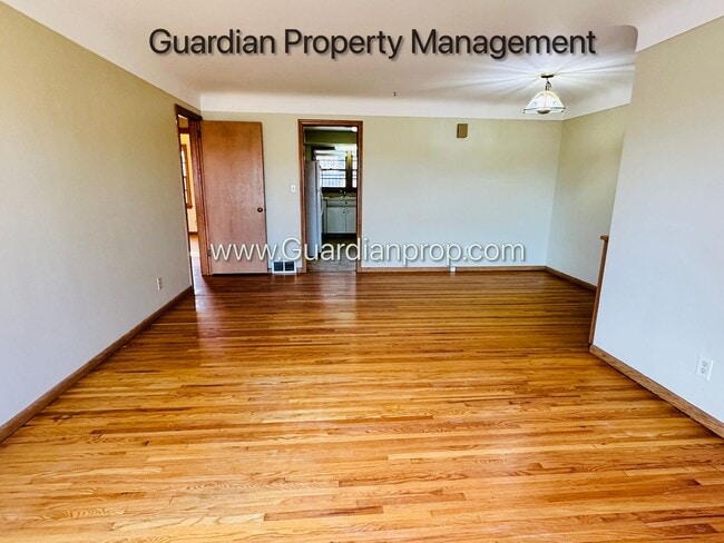 Building Photo - Spacious Richfield Side by Side, Renovated...