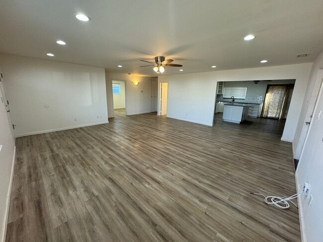 Building Photo - 3 bedroom - 2 bathroom