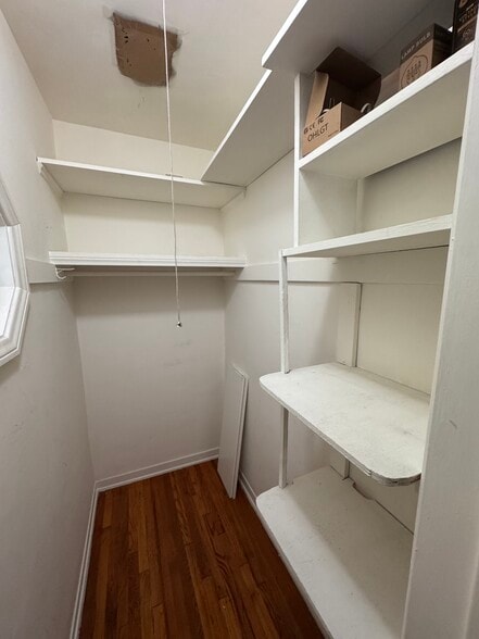 Building Photo - 5767 San Vicente Blvd