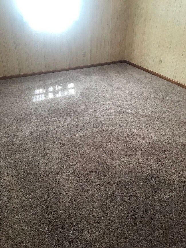 Building Photo - 104 S Short St