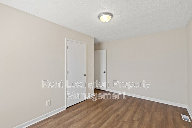 Building Photo - 1222 Trent Blvd