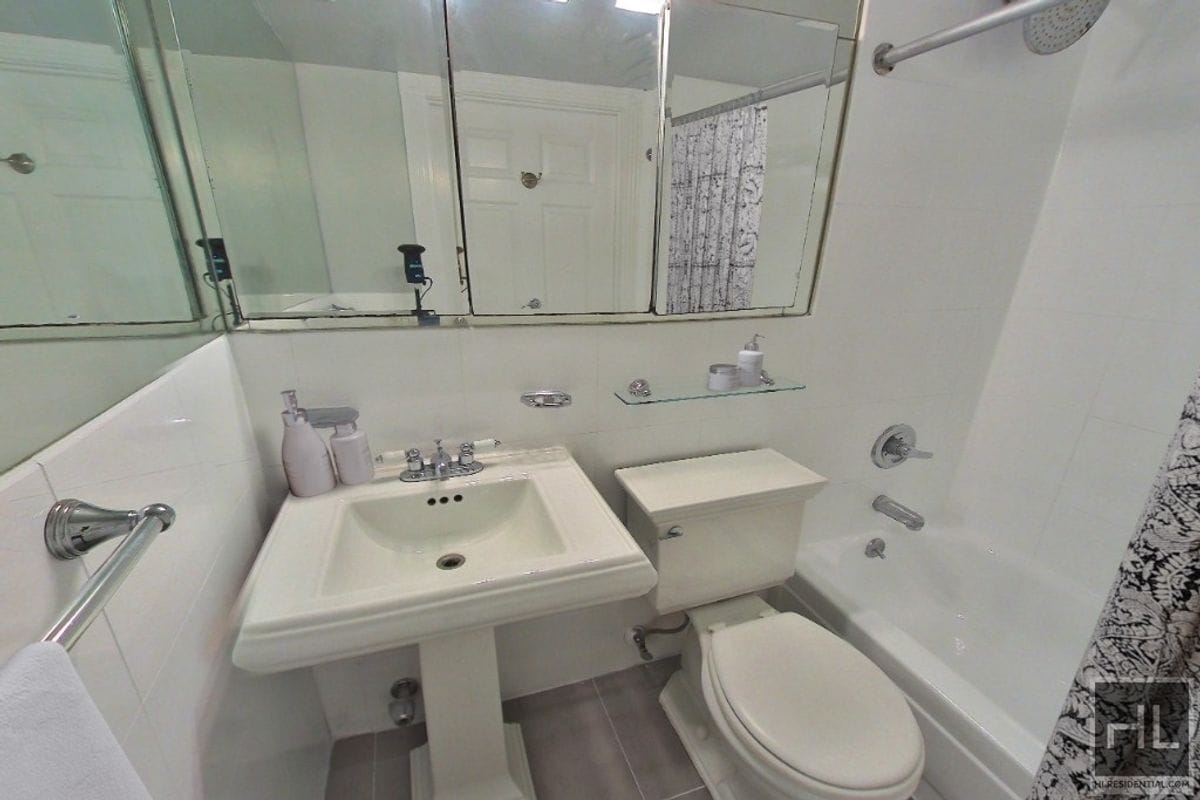 Building Photo - E 13TH ST.