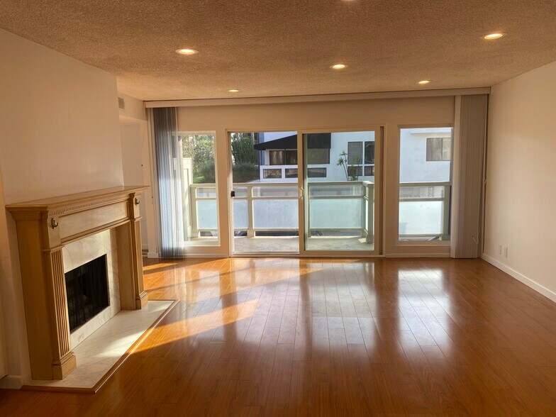 Living Room - 4200 Via Dolce