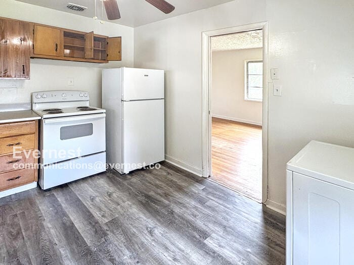 Building Photo - 1549 Elm St SW