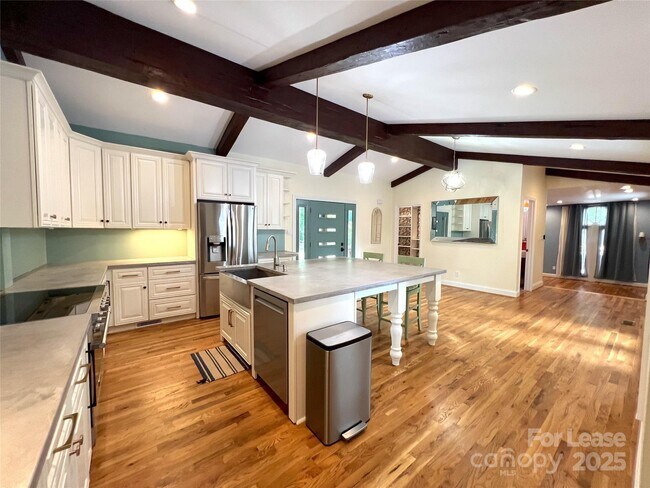 Building Photo - 5745 Riviere Dr