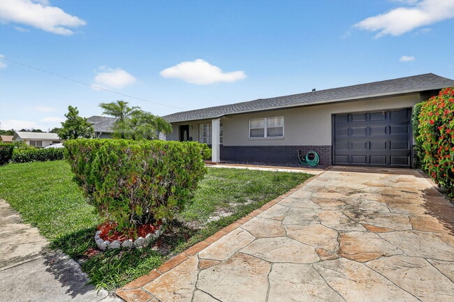 Building Photo - 600 S Mangonia Cir