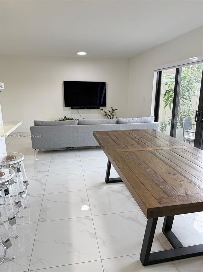 Building Photo - 1271 SW 124th Ct