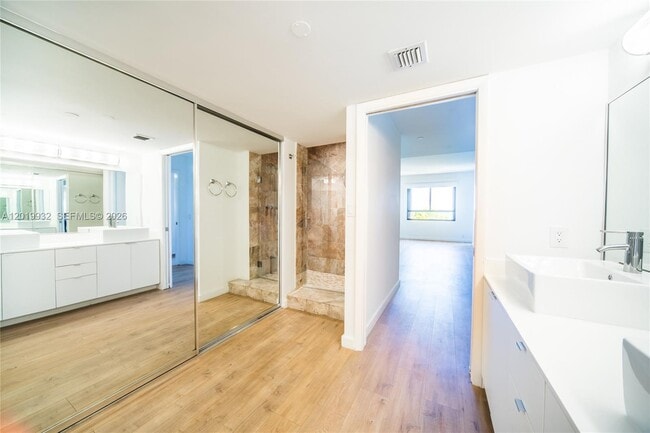 Building Photo - 151 Crandon Blvd