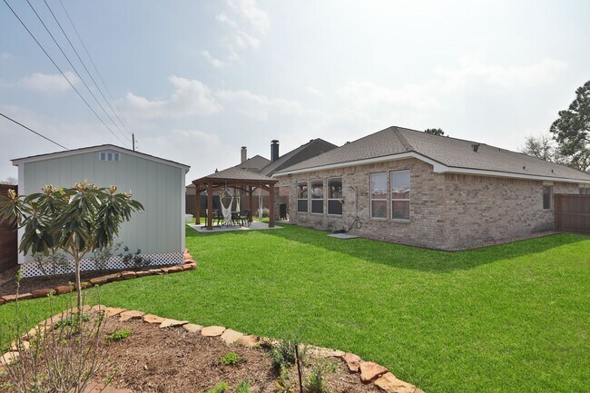 Building Photo - 8222 Groveland Hills Dr