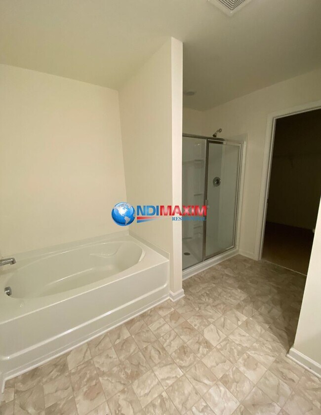 Building Photo - Nice 4-bedroom in Swim Community in Dacula