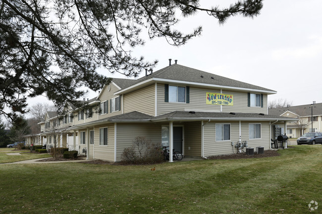 Primary Photo - Emerald Pointe