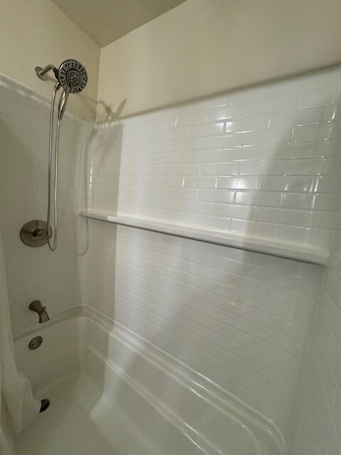 Shower - 930 Elm St
